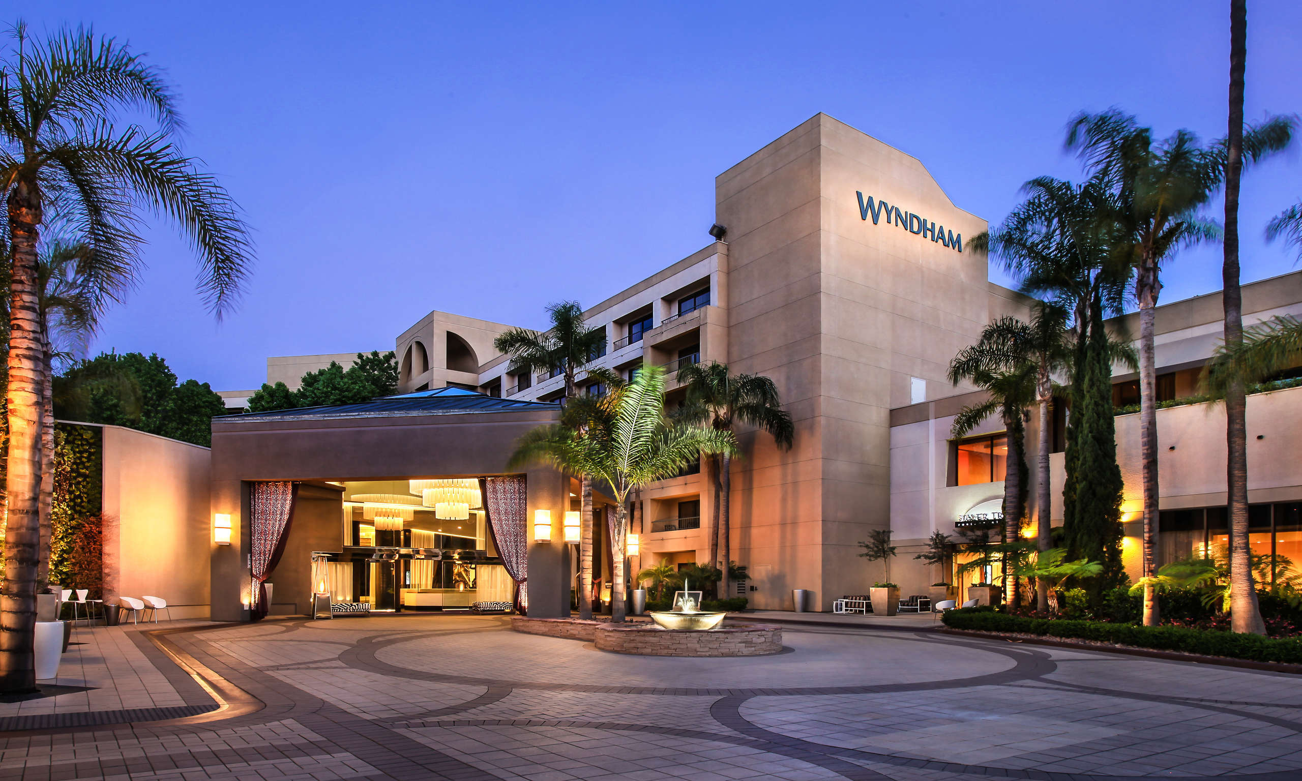 Avenue of the Arts Costa Mesa, a Tribute Portfolio Hotel