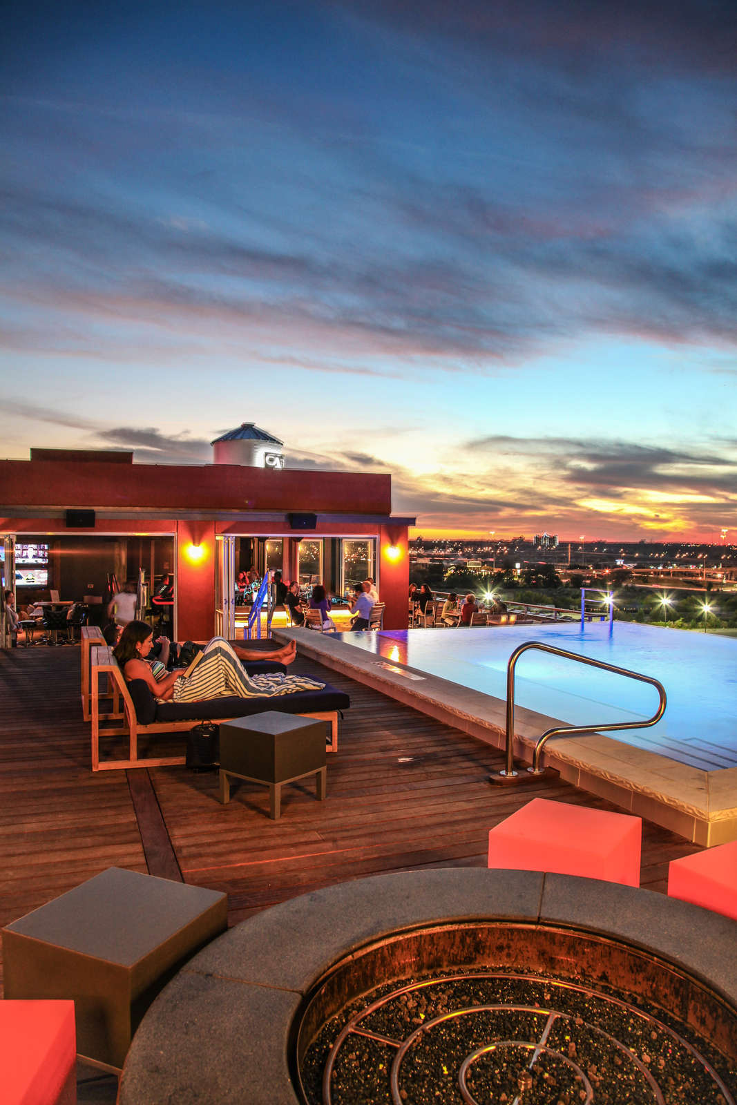 Hotel NYLO Dallas South Side photo 1