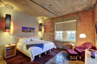 Hotel NYLO Dallas South Side photo 4