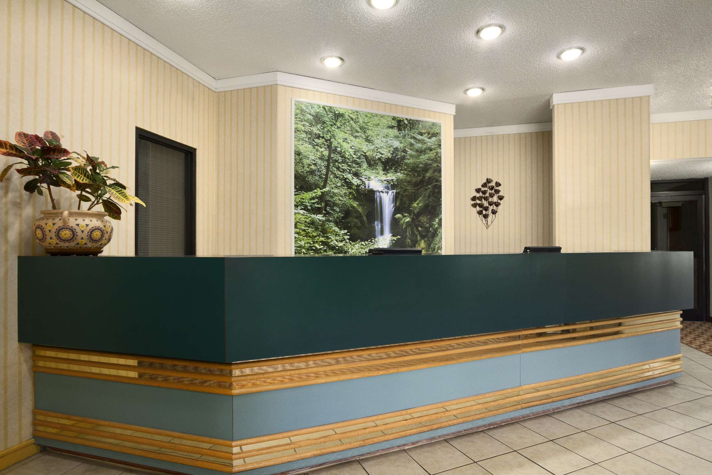 Hotel Ramada River Ridge photo 4