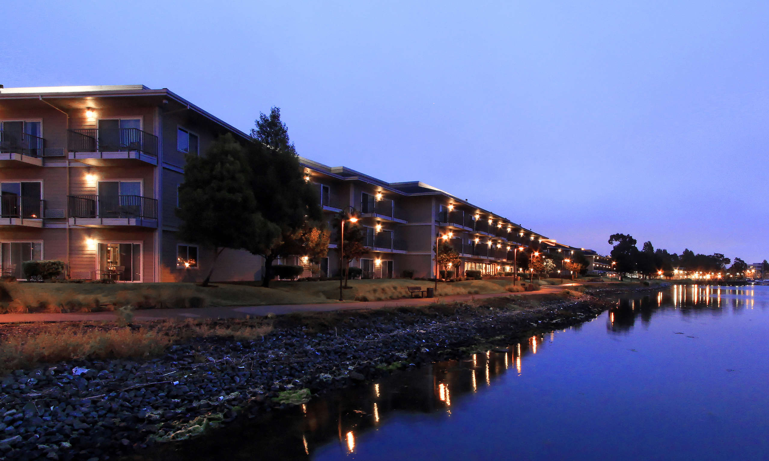 Executive Inn & Suites