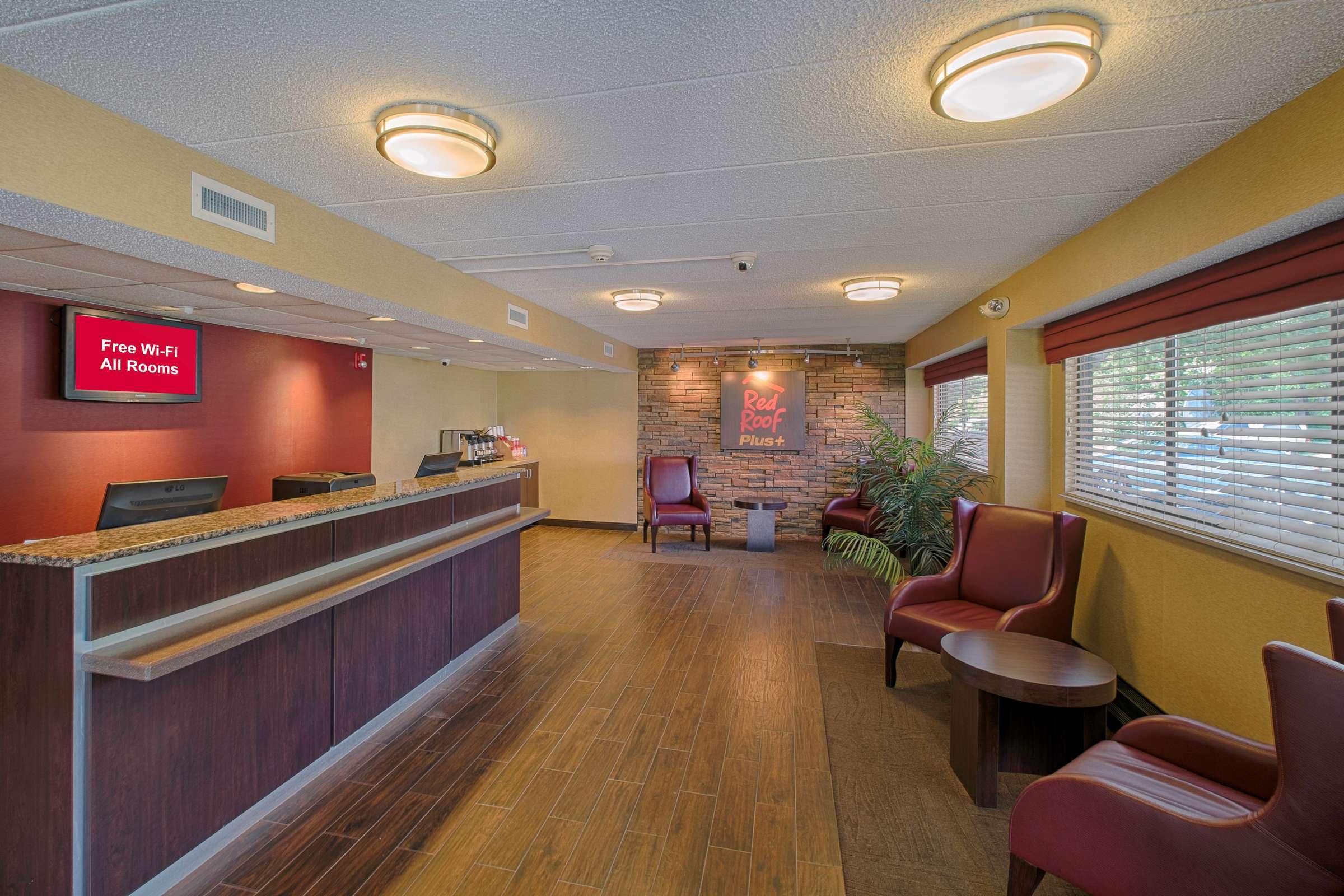 Hotel Red Roof PLUS+ West Springfield photo 4