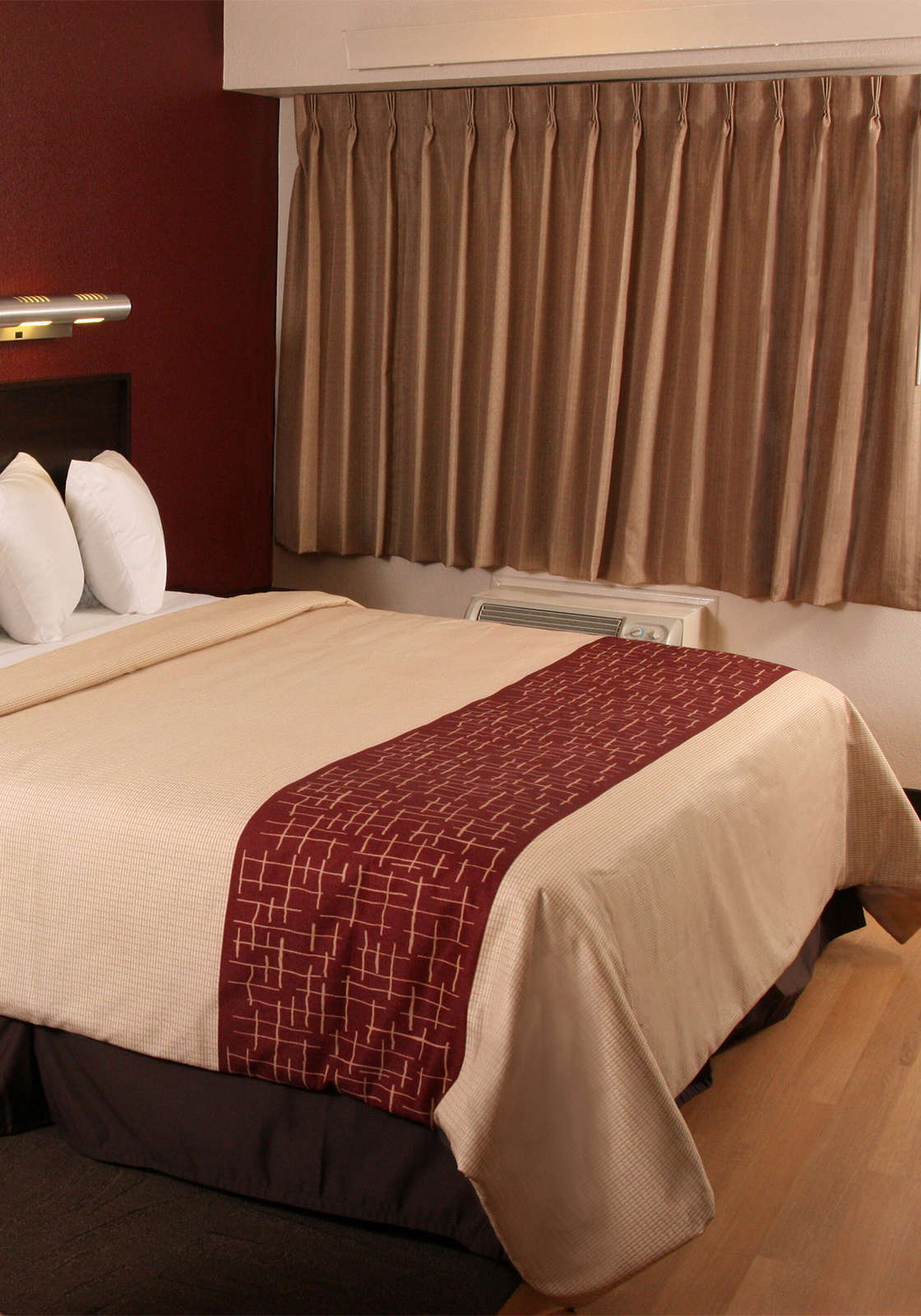 Hotel Red Roof PLUS+ Columbus - The Ohio State University photo 1