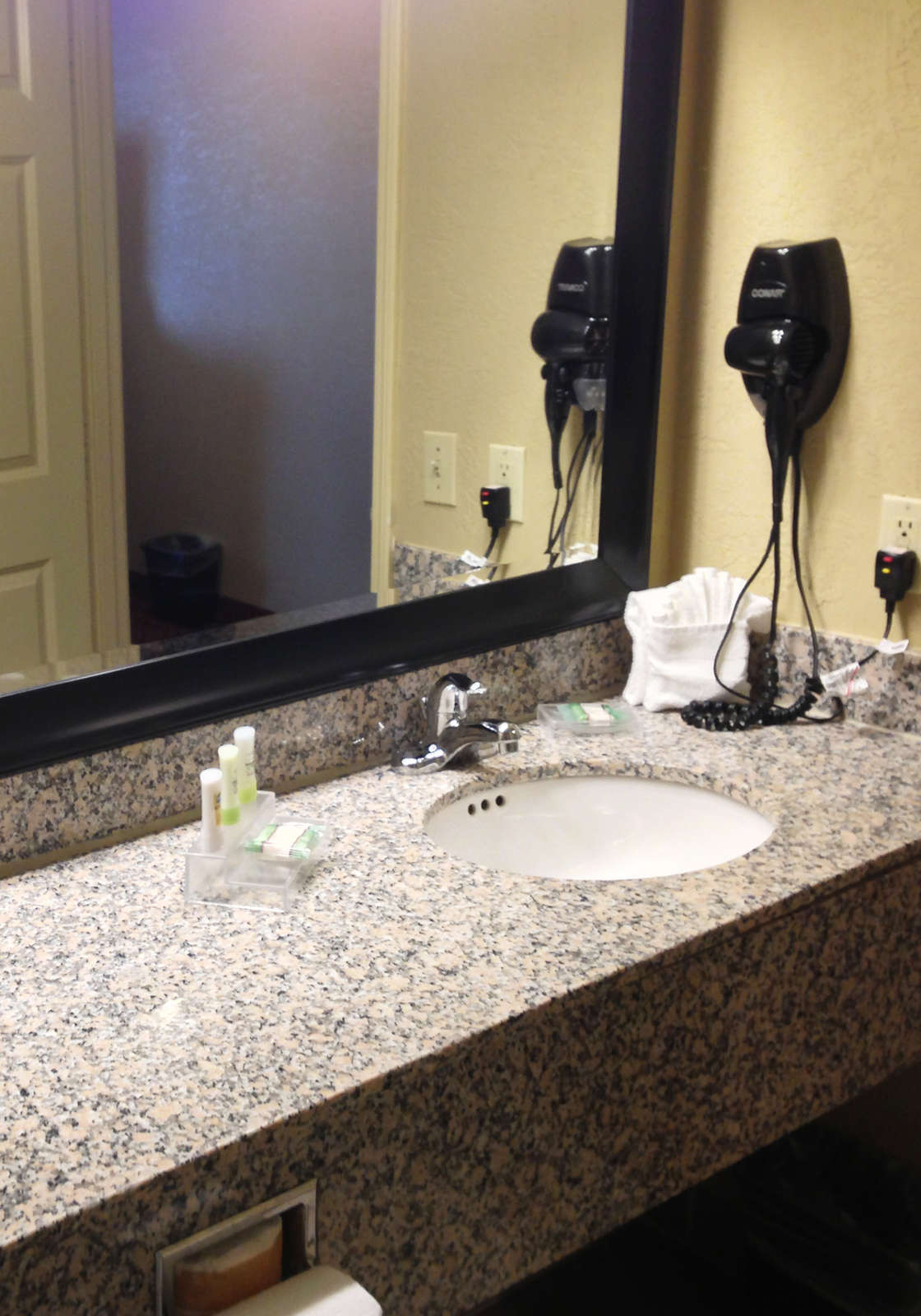 Hotel Country Inn & Suites Northwest Expressway photo 3