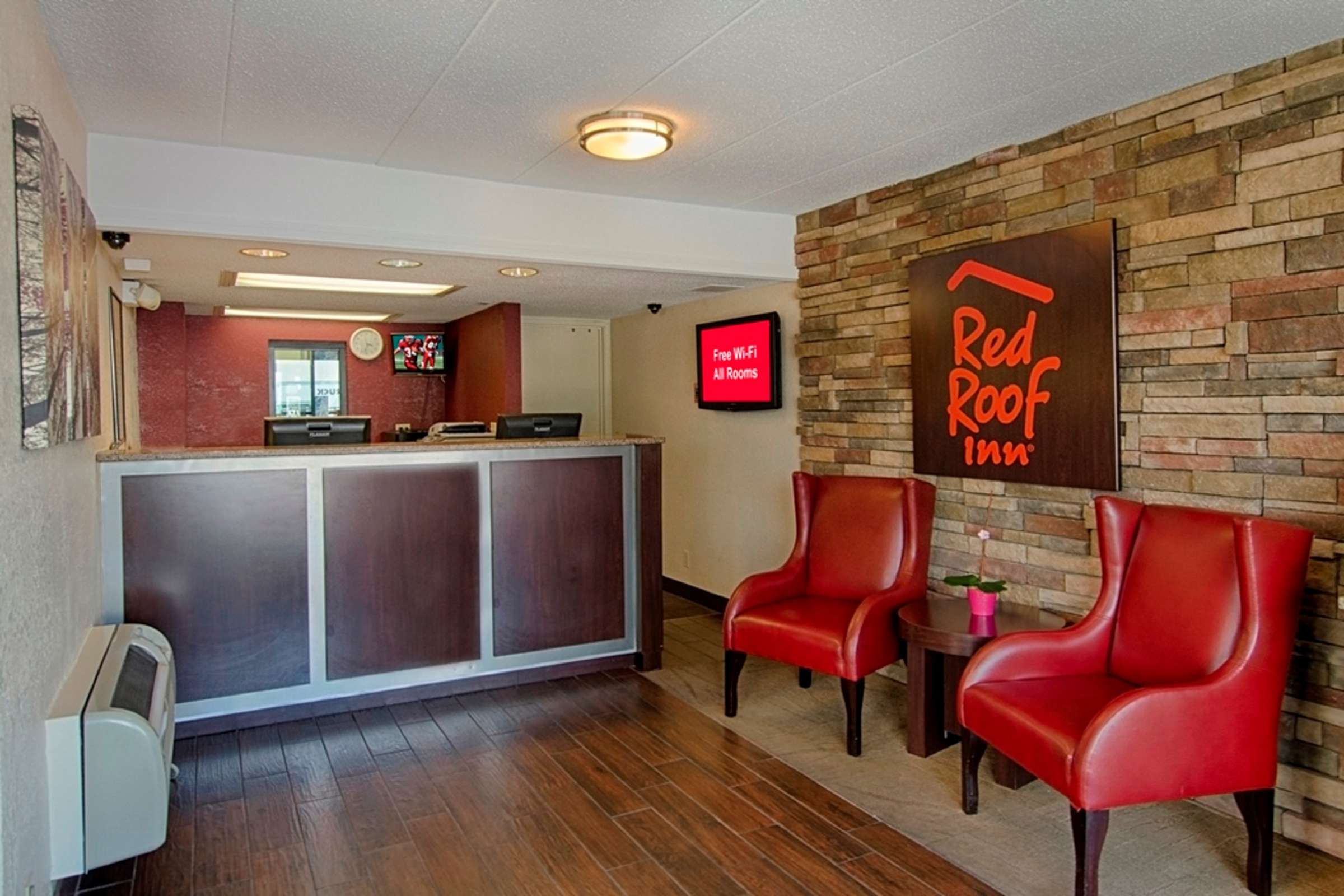 Hotel Red Roof PLUS+ St Louis - Forest Park/Hampton Ave photo 5