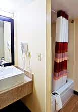 Hotel Red Roof PLUS+ St Louis - Forest Park/Hampton Ave photo 4