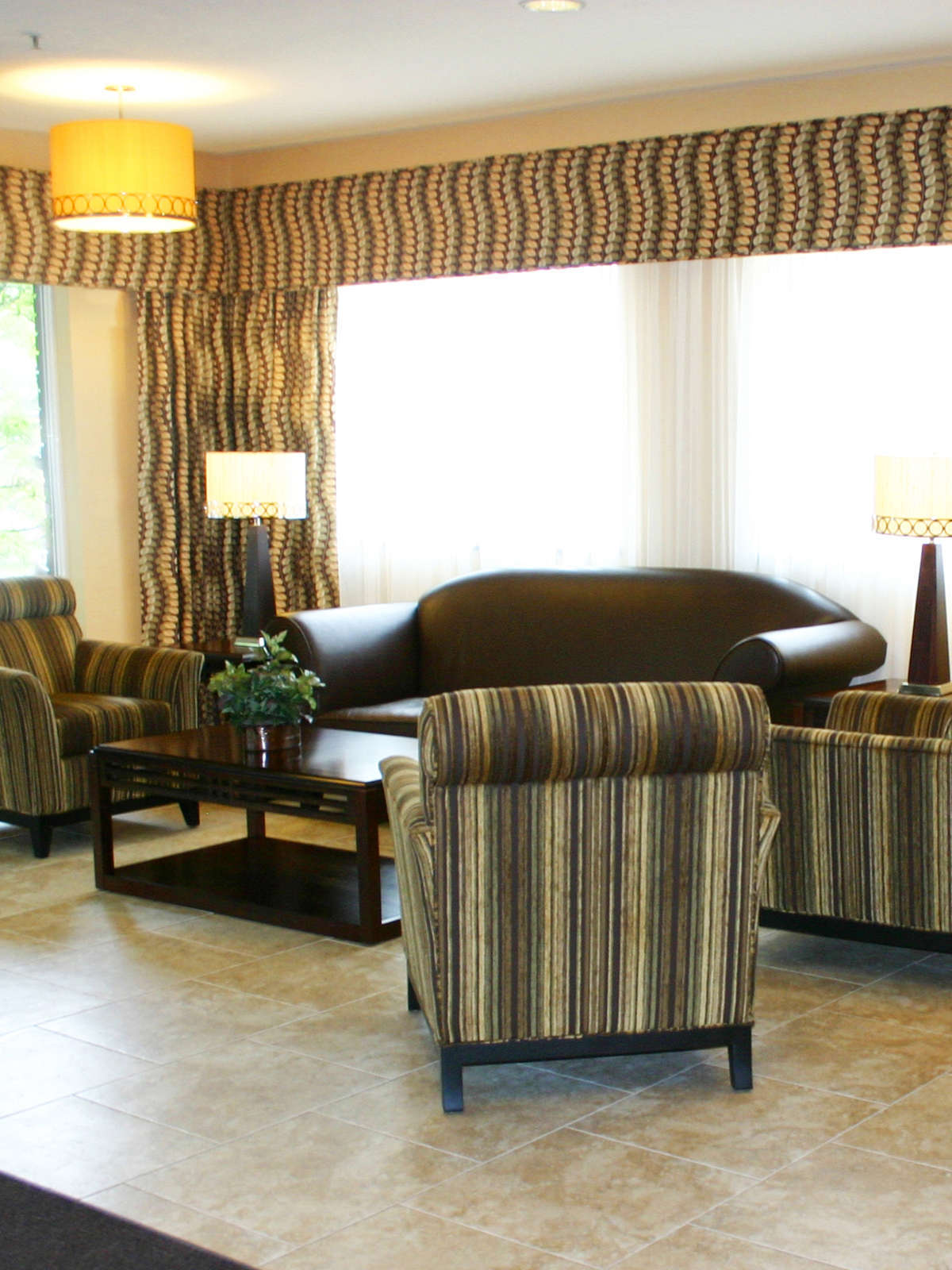 Hotel Crystal Inn Hotel & Suites photo 4