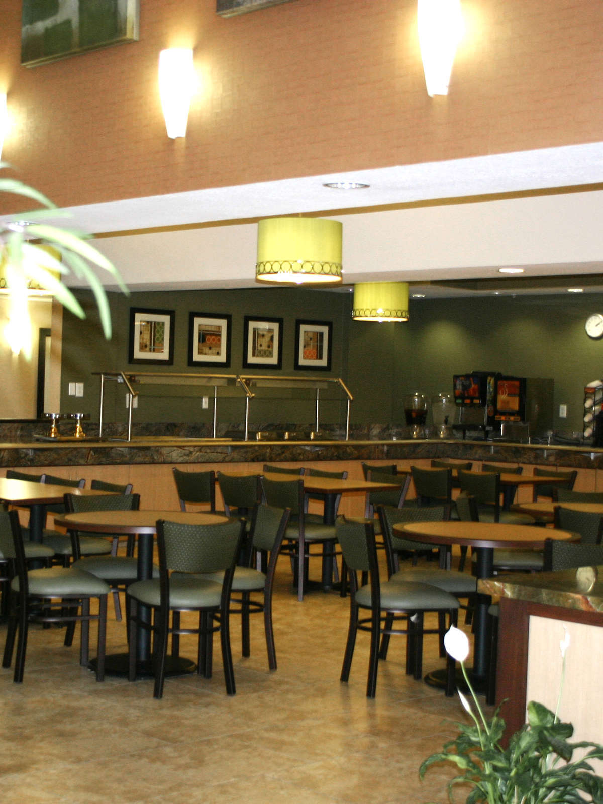 Hotel Crystal Inn Hotel & Suites photo 5