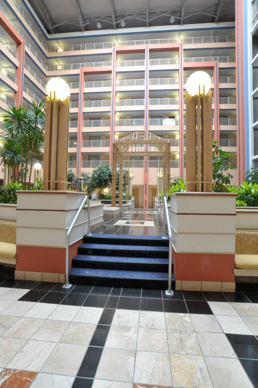 Hotel Embassy Suites RiverCenter photo 1