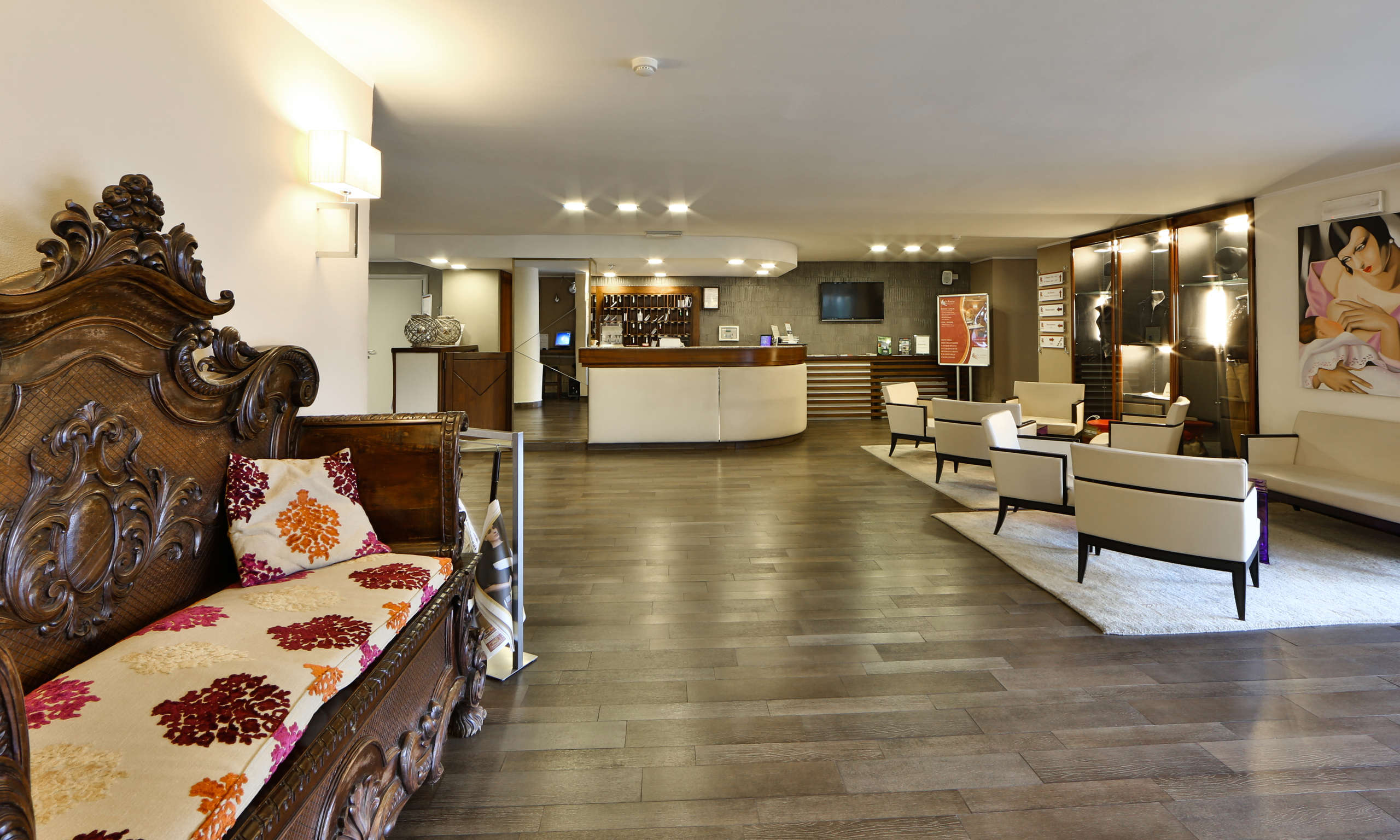 Regal Hotel & Apartments