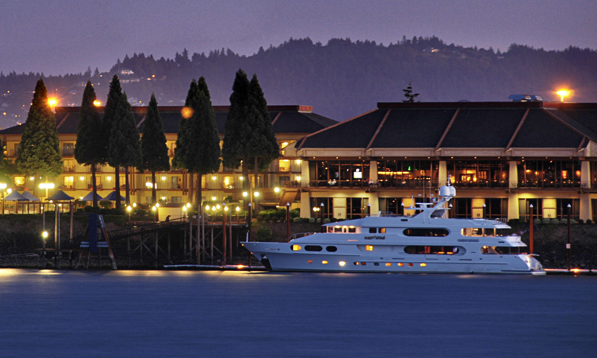 Red Lion On the River