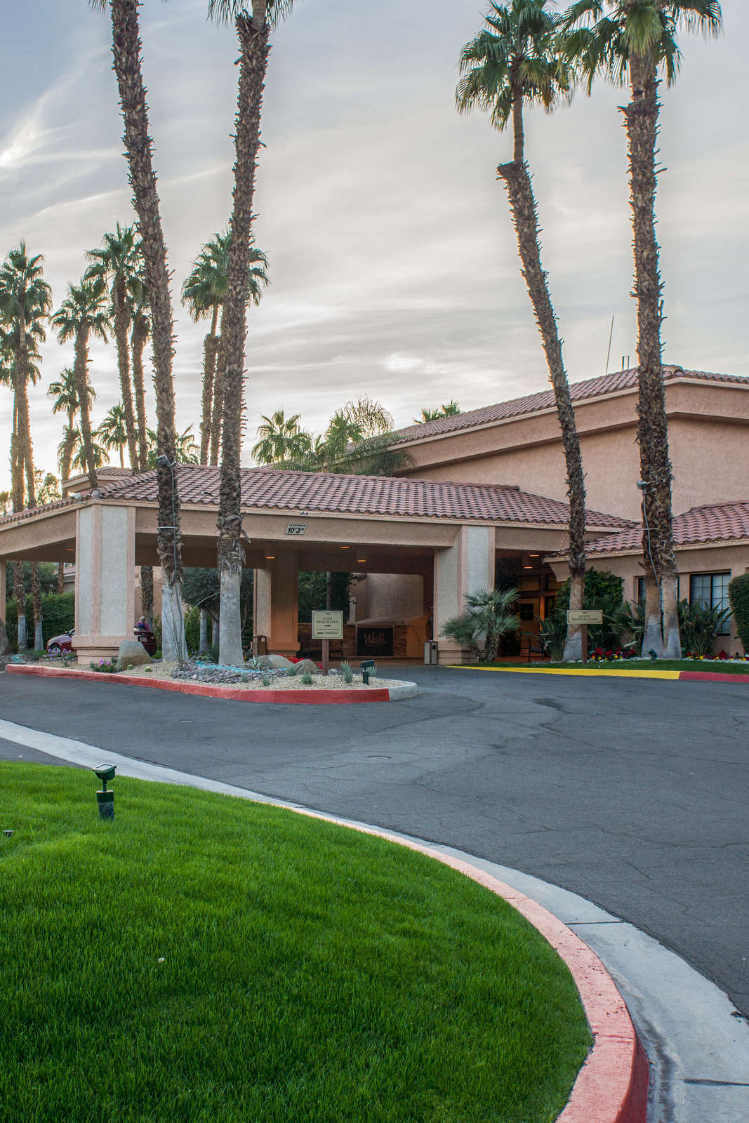 Hotel Desert Oasis photo 1