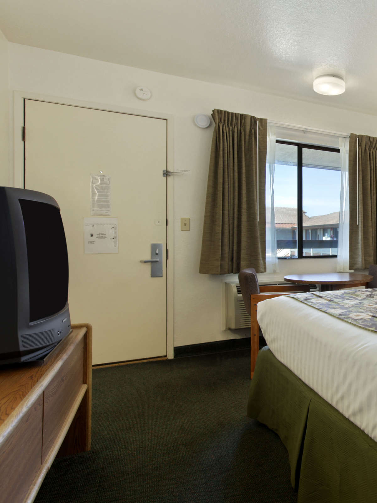 Hotel Super 8 Fort Bragg photo 5