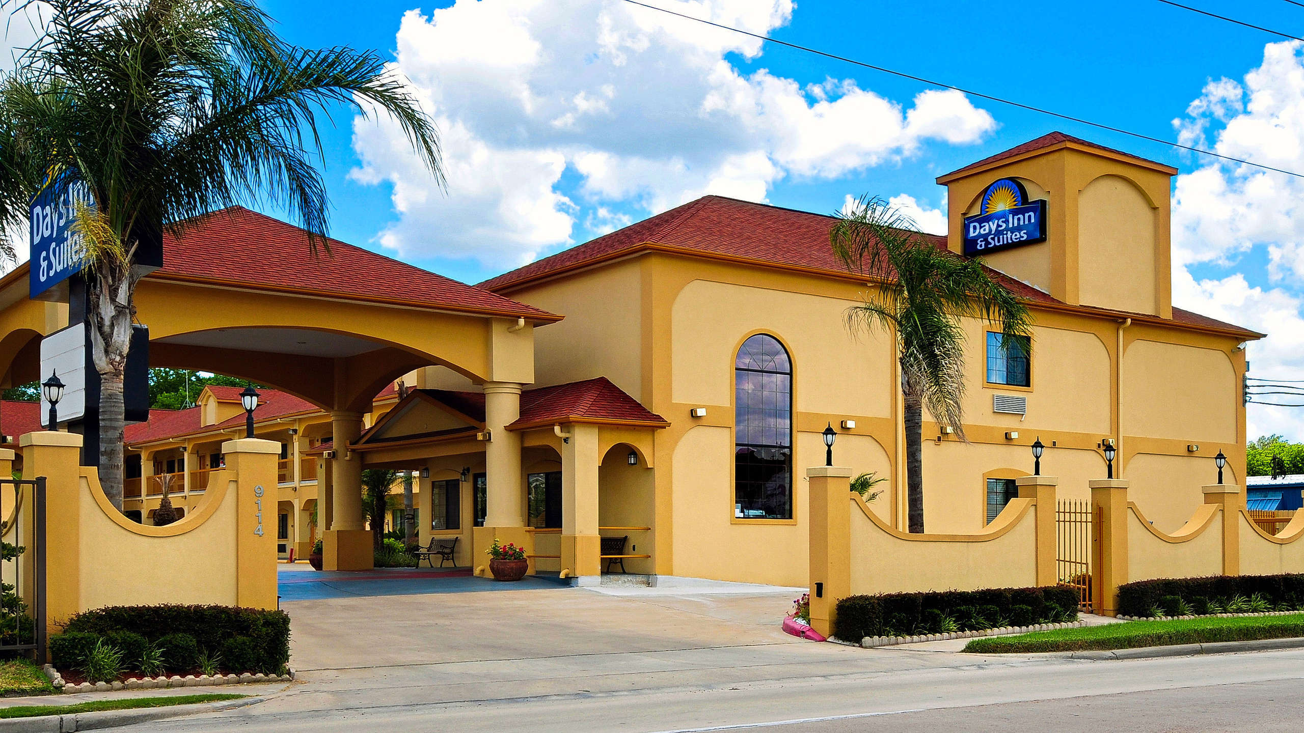 Days Inn and Suites Houston Hobby Airport