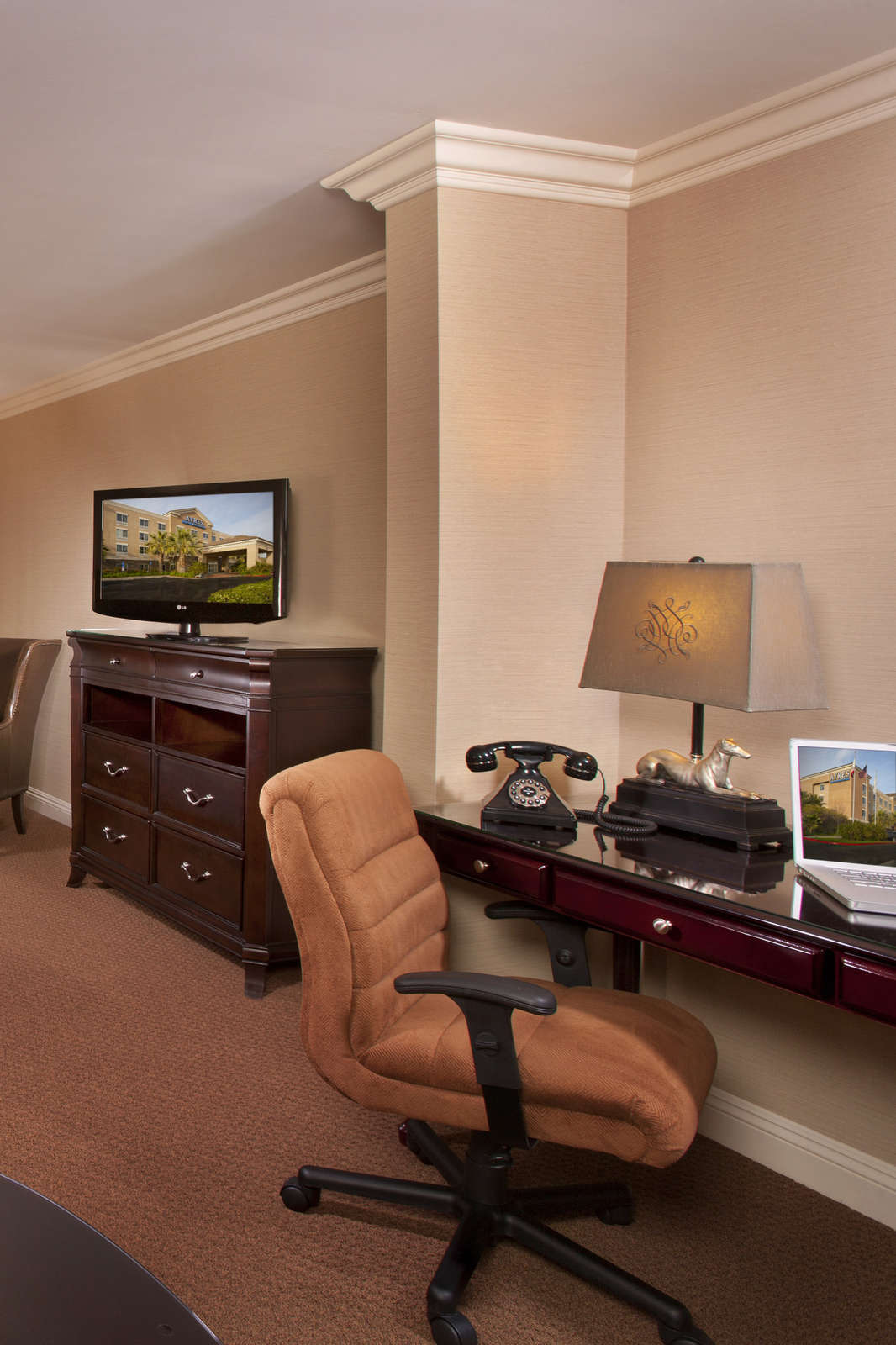 Hotel Ayres Inn & Suites Ontario Mills Mall photo 4