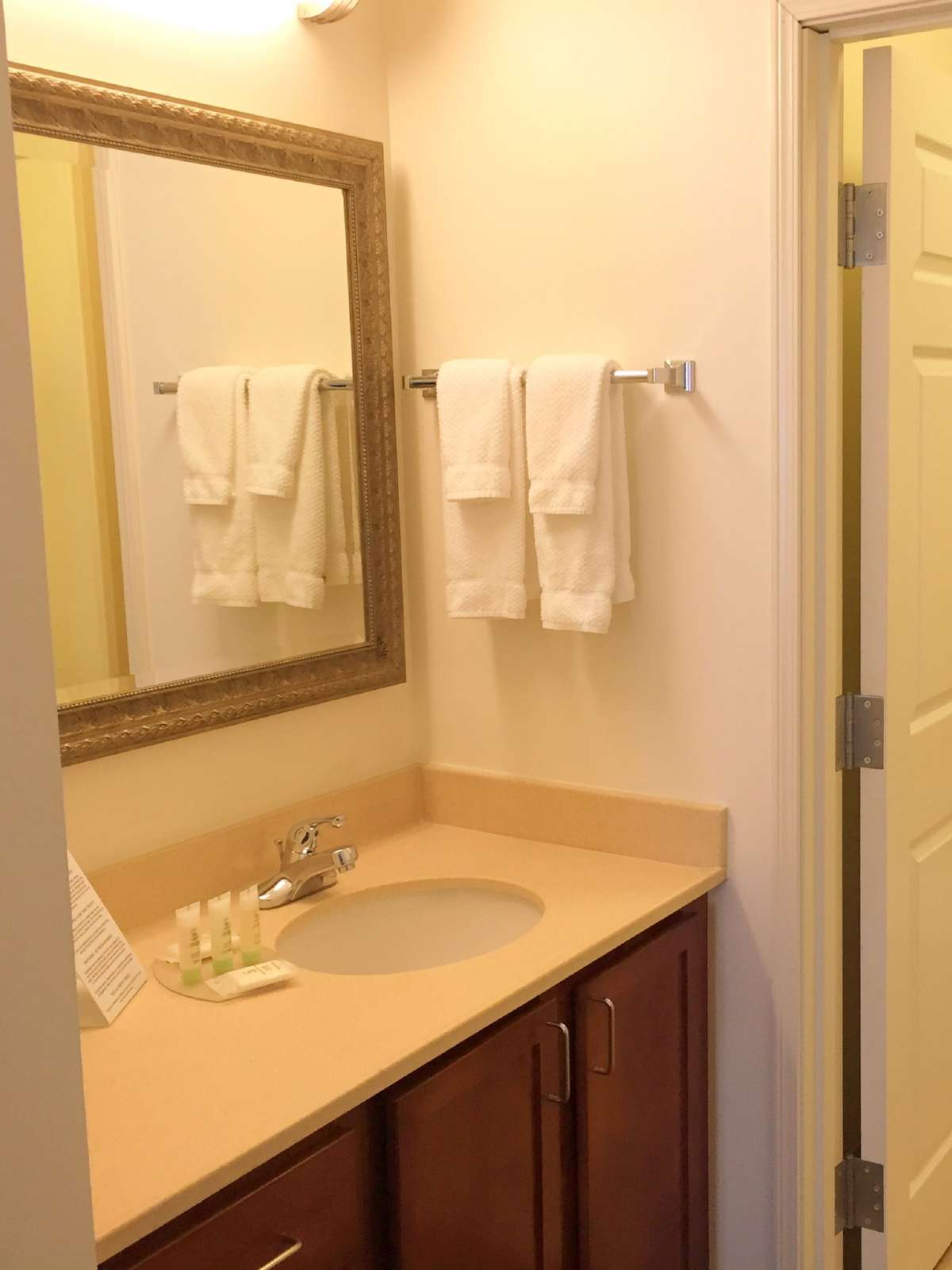 Hotel Staybridge Suites Novi photo 2