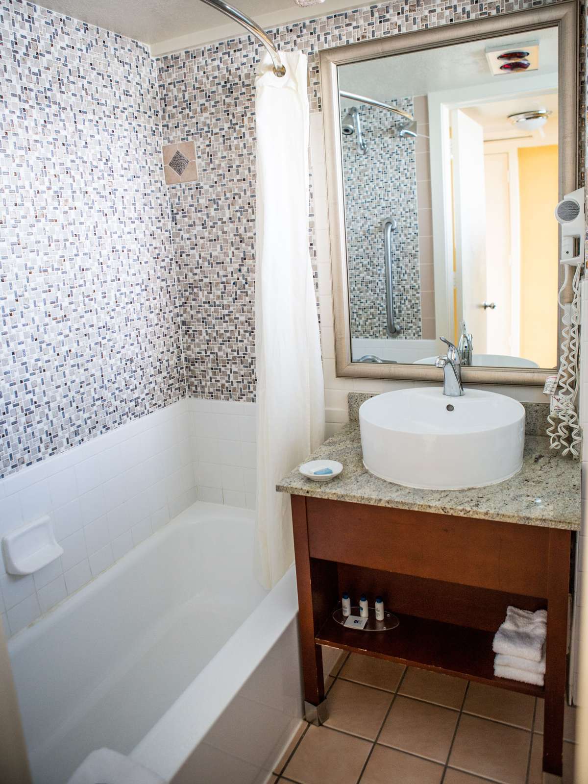 Hotel Best Western Plus Yacht Harbor Inn photo 3
