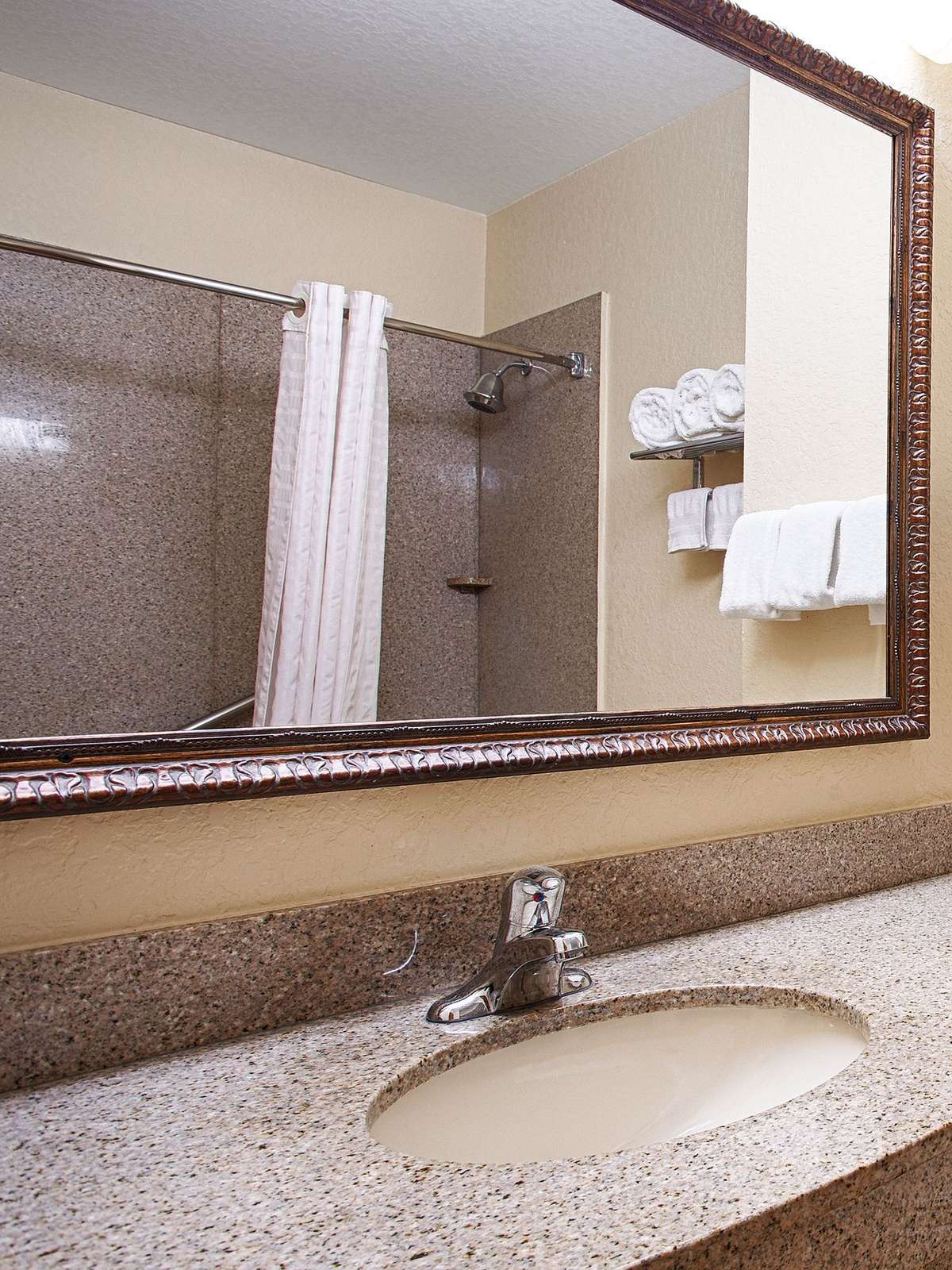 Hotel Best Western Edgewater Inn photo 3