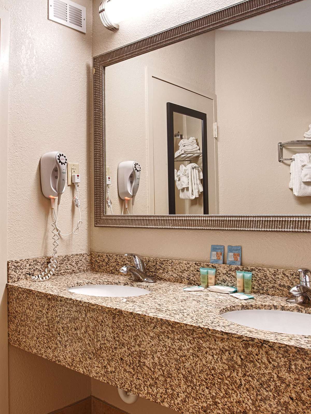 Hotel Best Western New Smyrna Beach Hotel & Suites photo 3