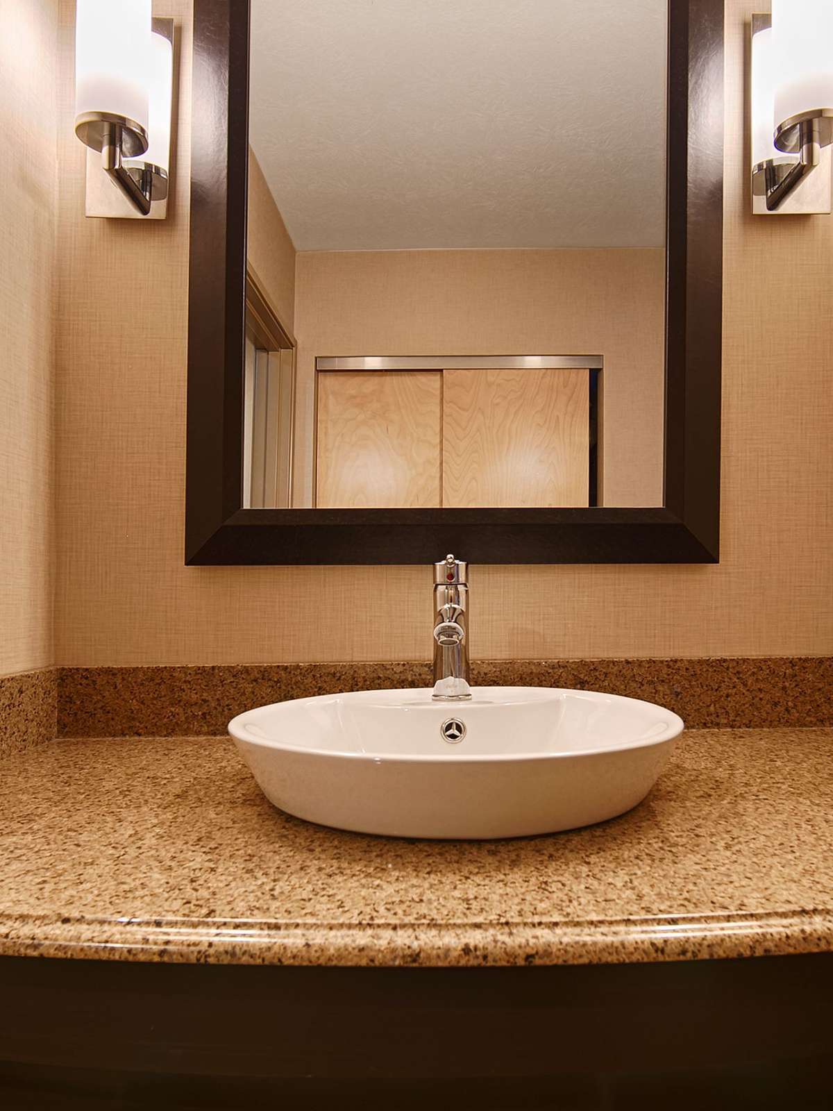 Hotel Best Western Plus Atrea Airport Inn & Suites photo 3