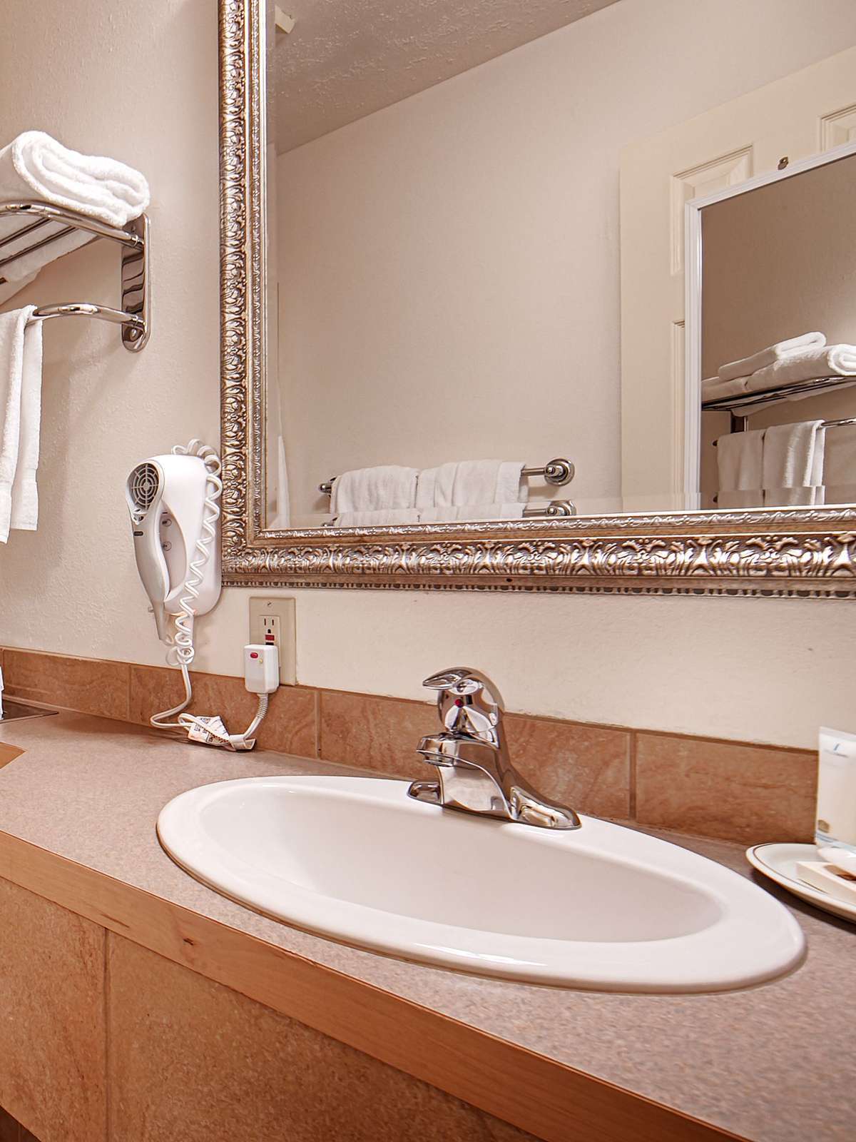 Hotel Best Western Tyrolean Lodge photo 3