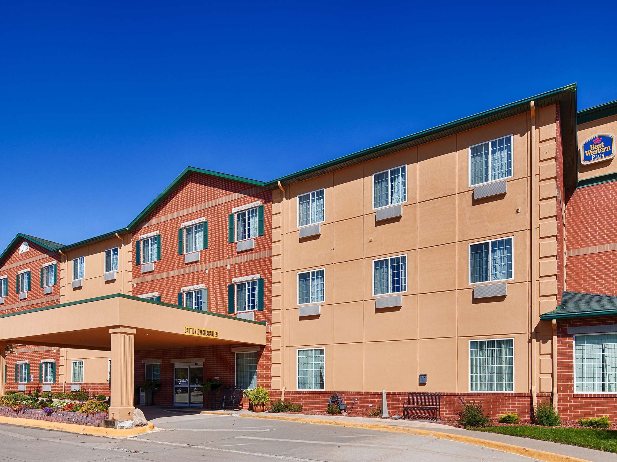 Best Western Plus Des Moines West Inn & Suites