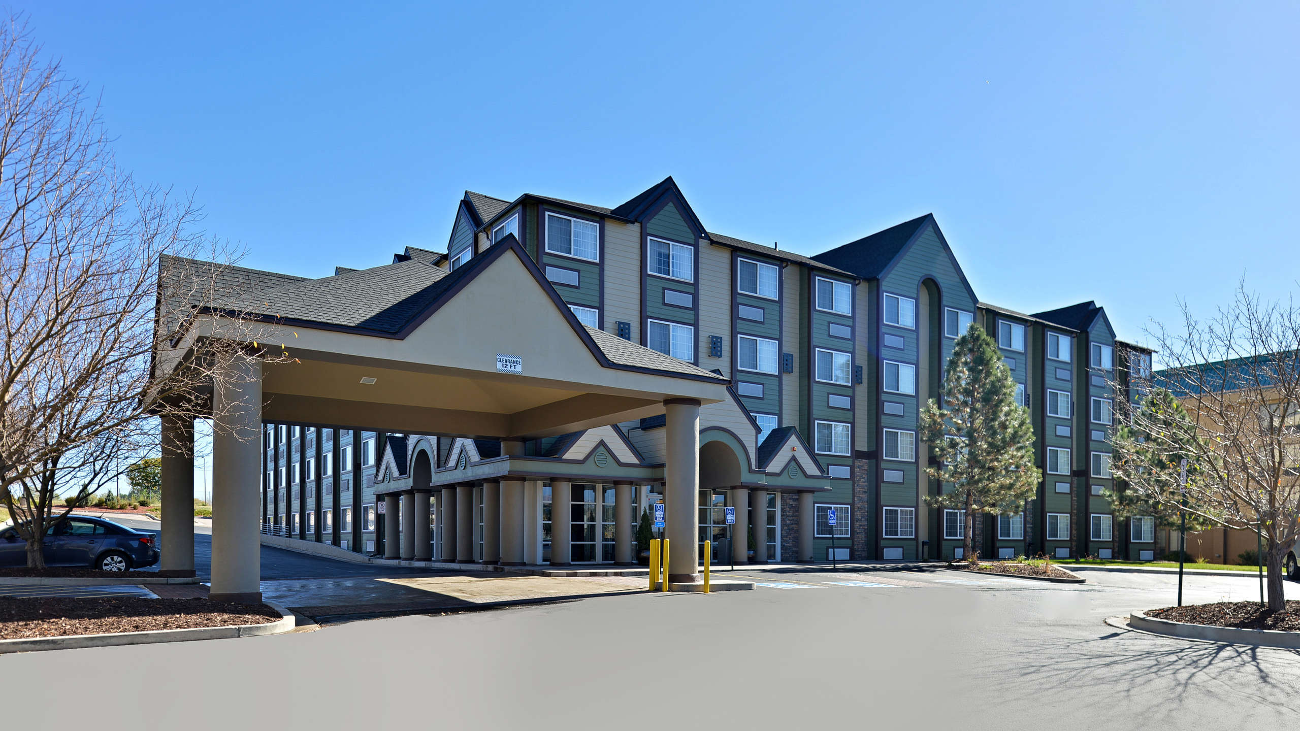 Best Western Plus Peak Vista Inn & Suites