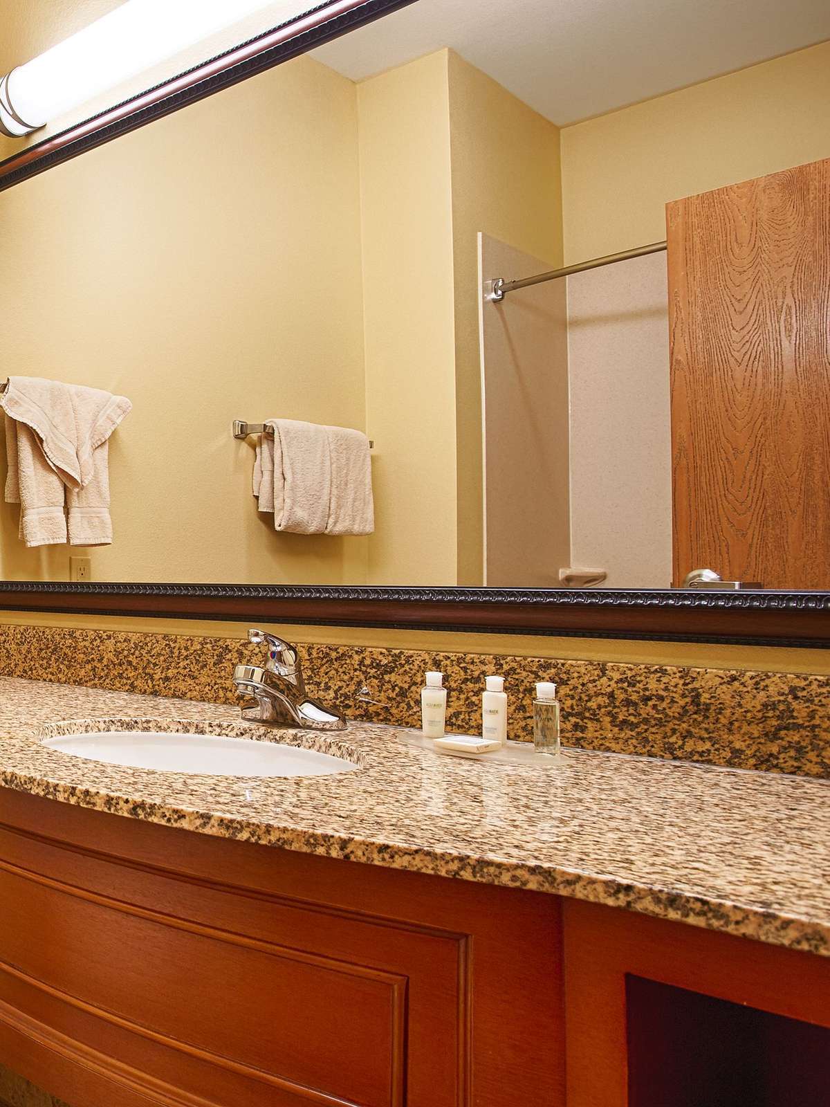 Hotel Best Western Plus Butterfield Inn photo 3