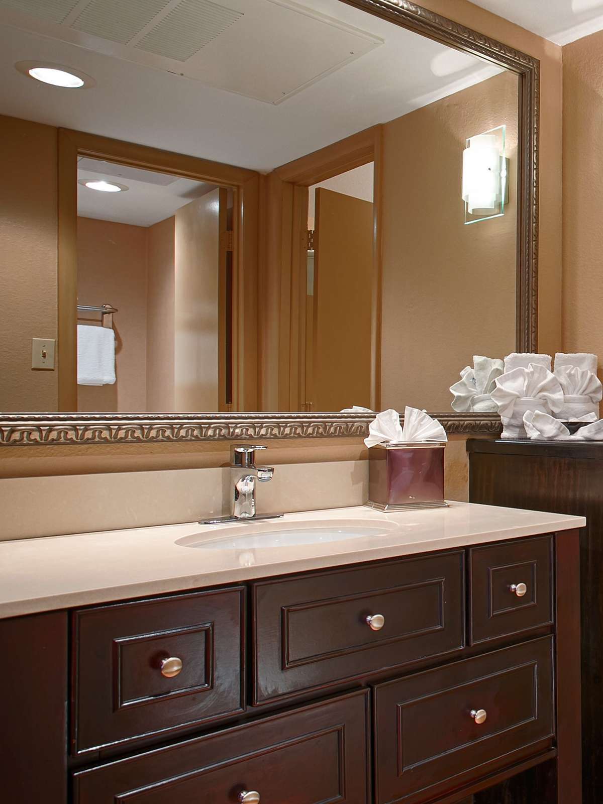 Hotel Best Western Plus Landing View Inn & Suites photo 3