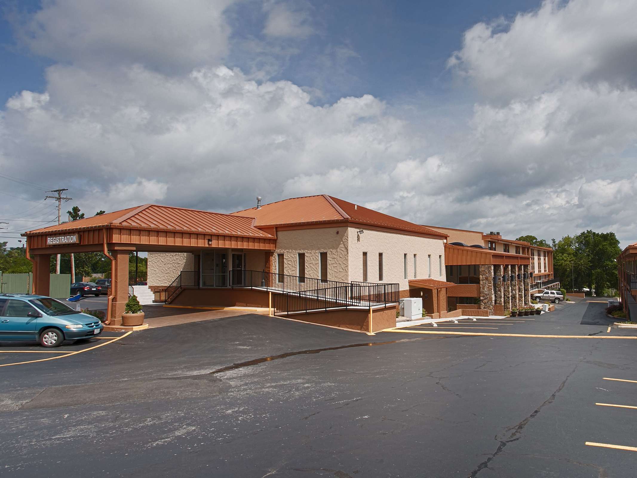 Best Western Center Pointe Inn