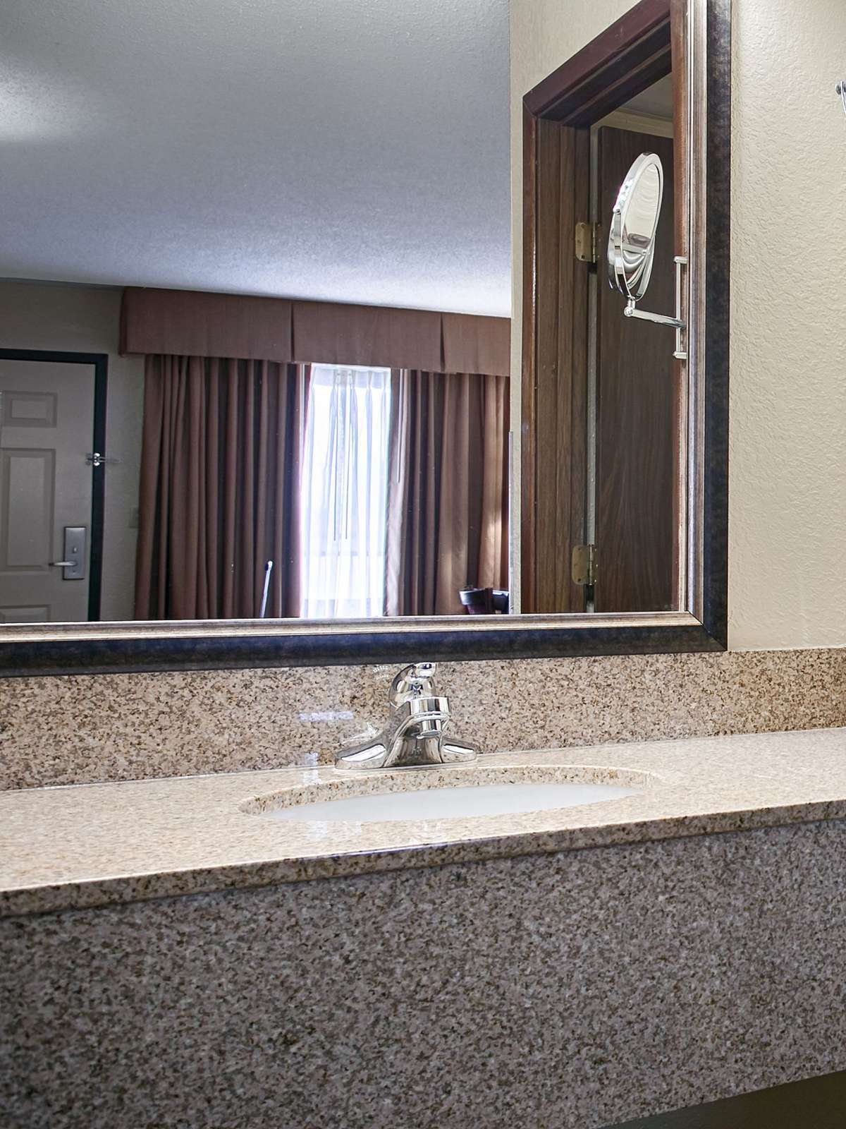 Hotel Best Western Center Pointe Inn photo 3