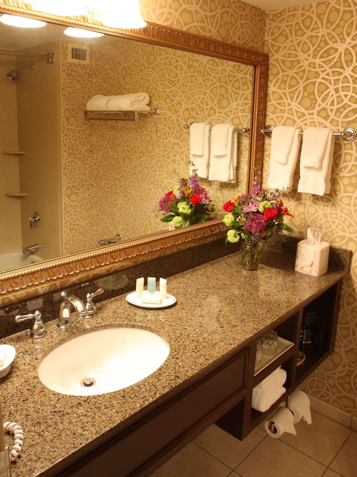 Hotel Best Western Plus The Normandy Inn & Suites photo 3