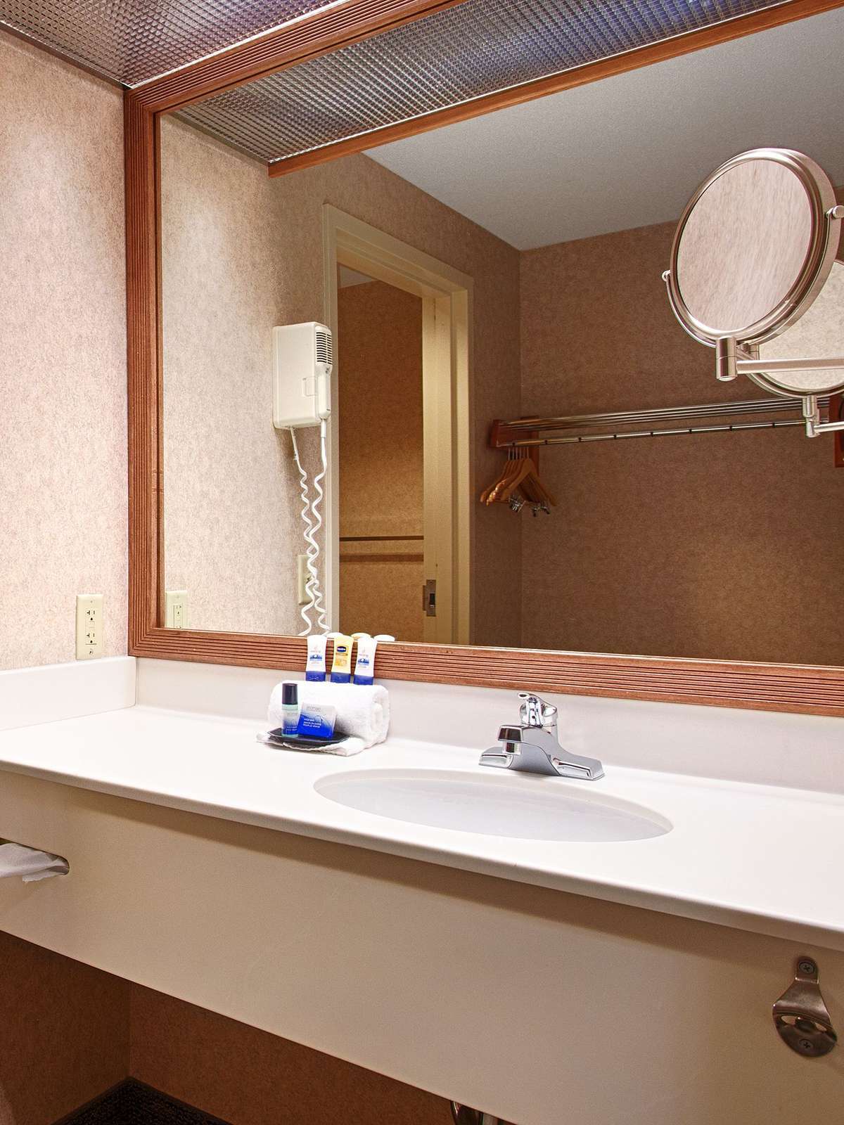 Hotel Best Western Plus Executive Court Inn & Conference Center photo 3