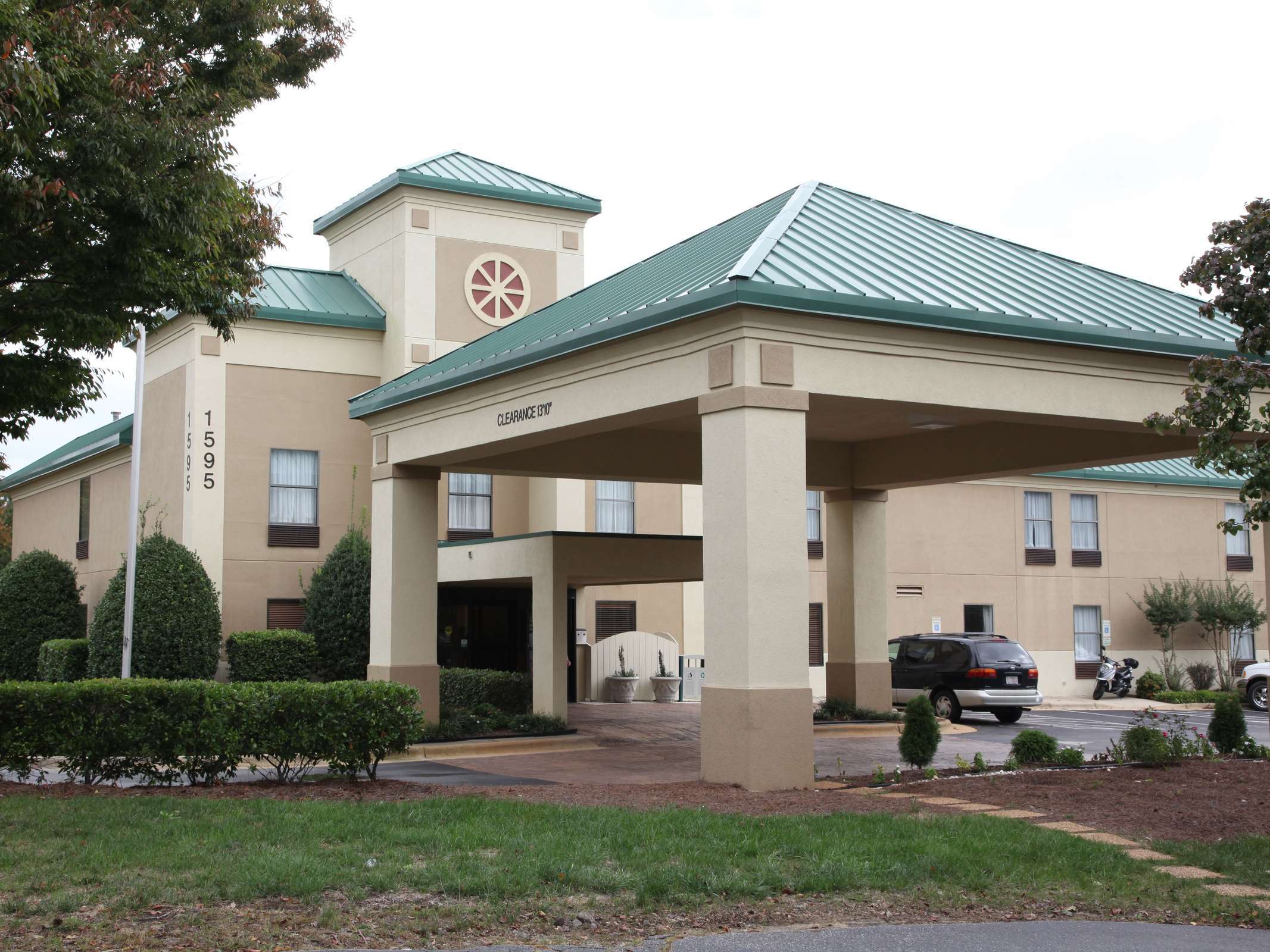 Best Western Plus Edison Inn