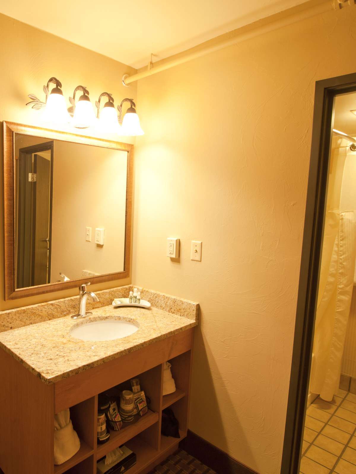 Hotel Best Western Plus GranTree Inn photo 3