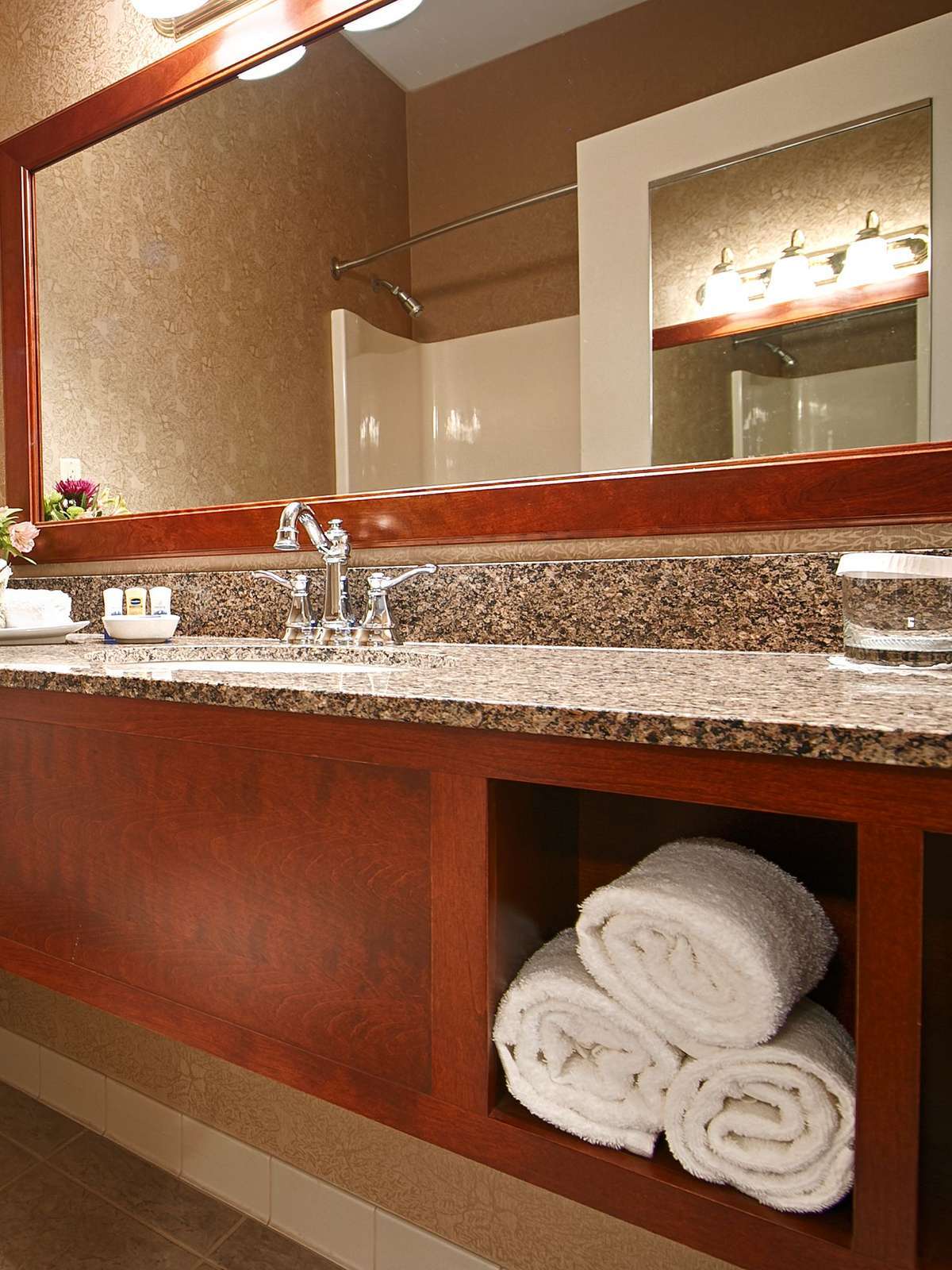 Hotel Best Western Plus Lawnfield Inn & Suites photo 3