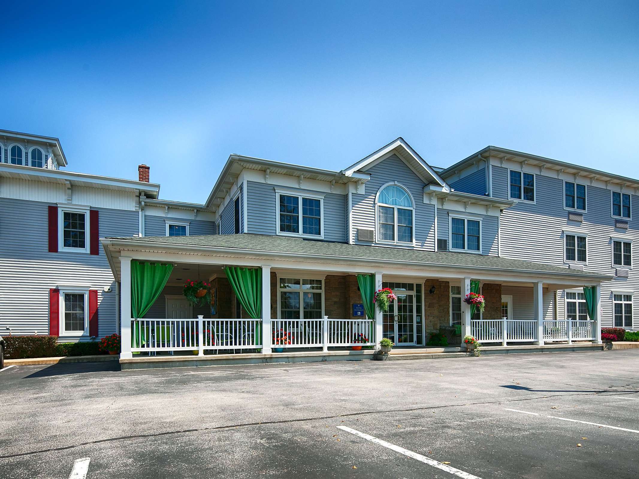 Best Western Plus Lawnfield Inn & Suites