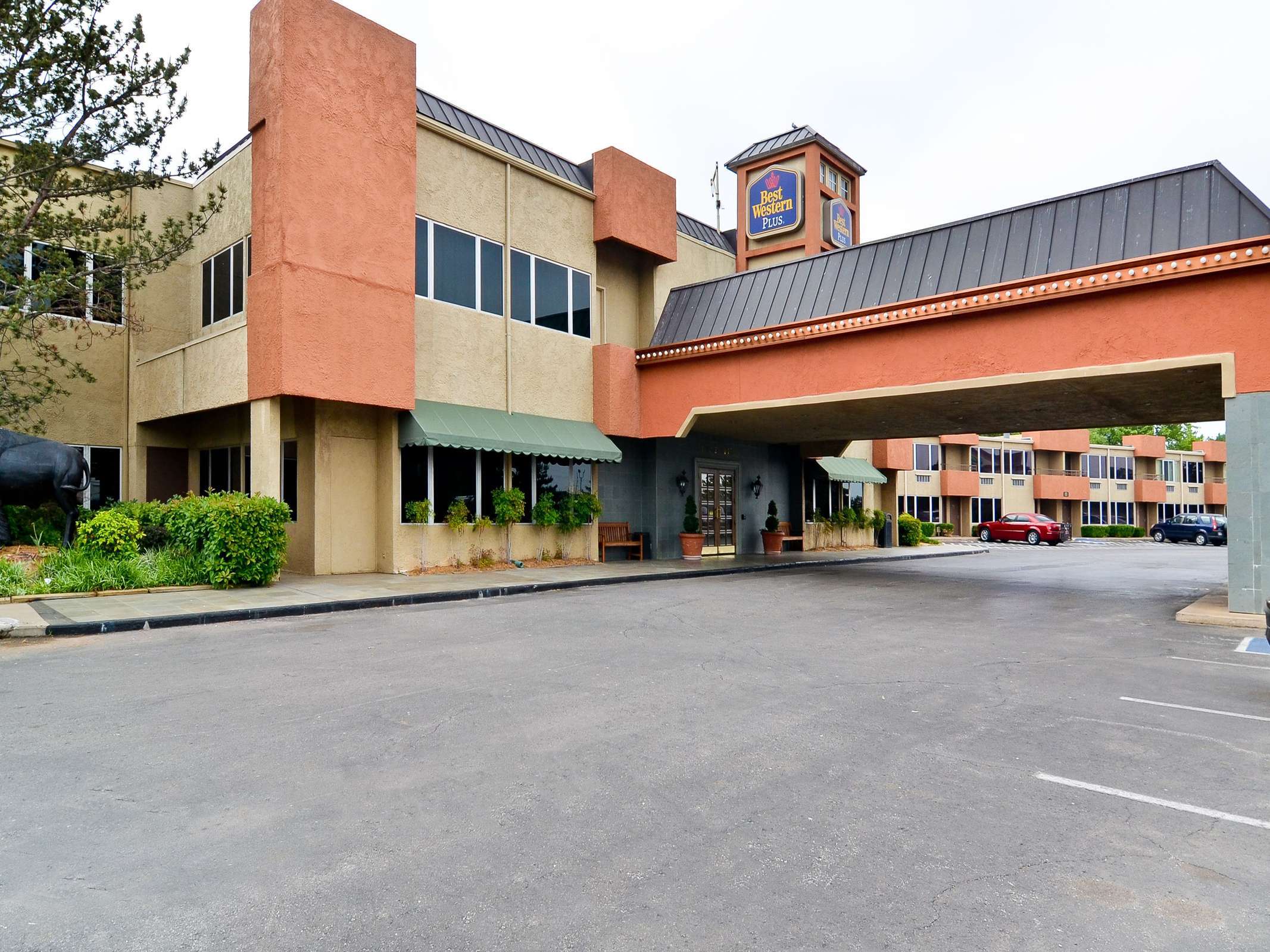 Best Western Plus Lawton Hotel & Convention Center