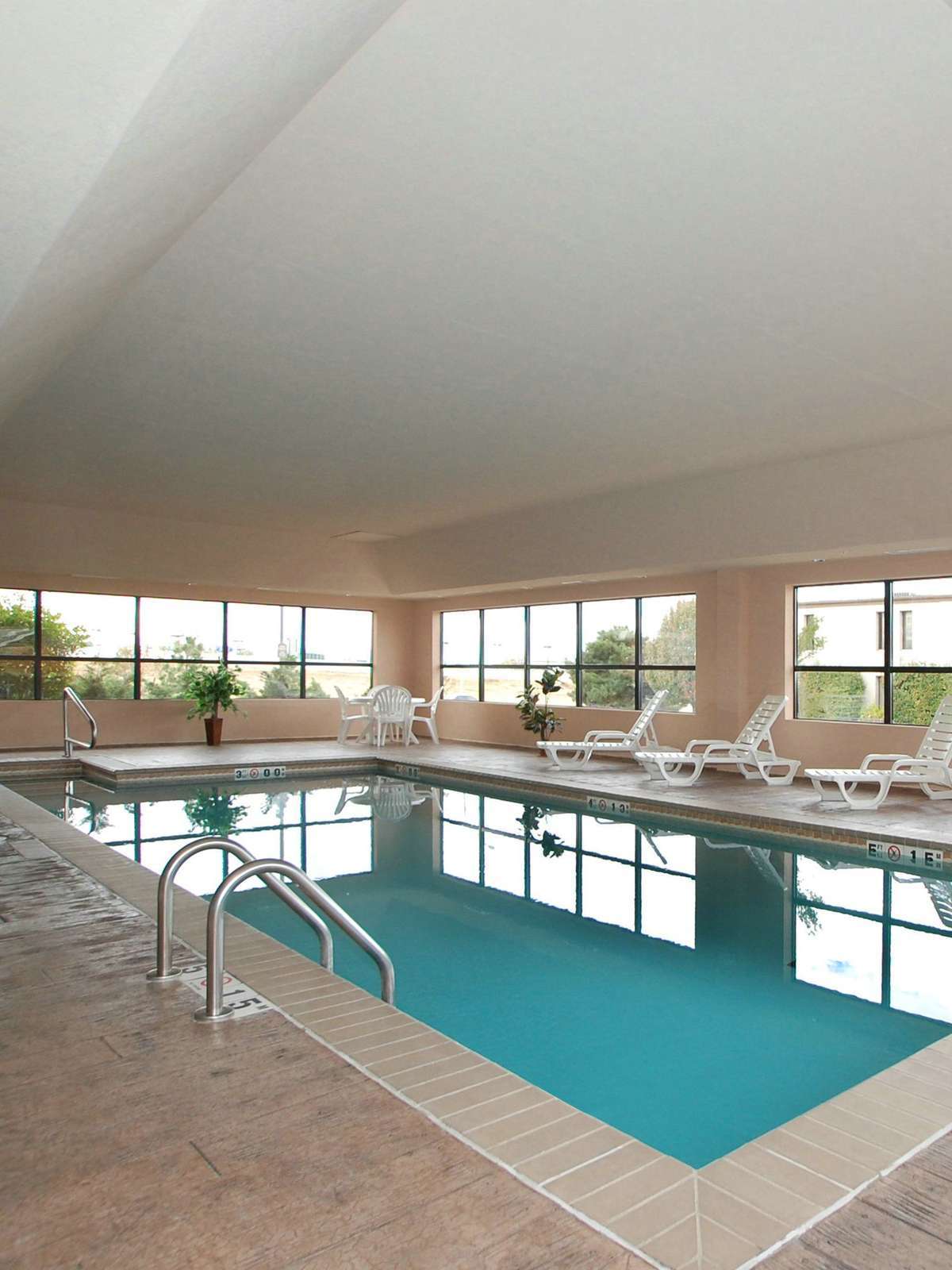Hotel Best Western Plus Midwest City Inn & Suites photo 3