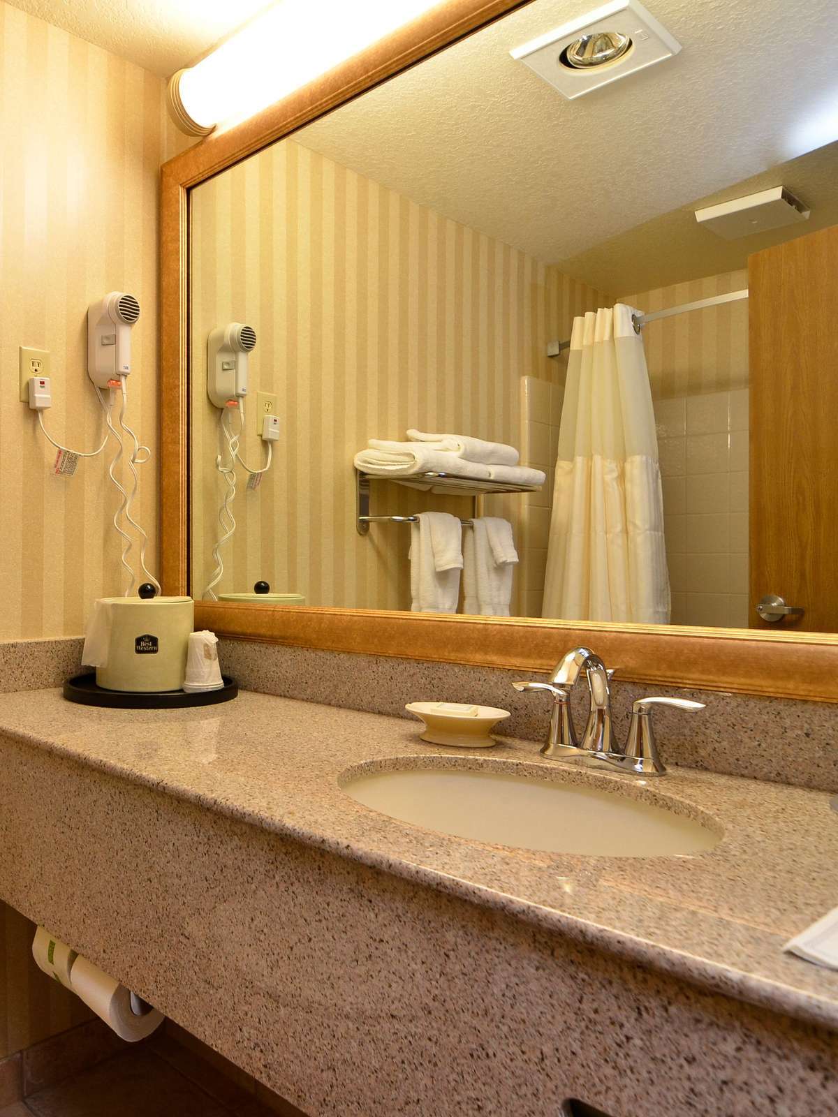 Hotel Best Western Plus Landmark Inn photo 3