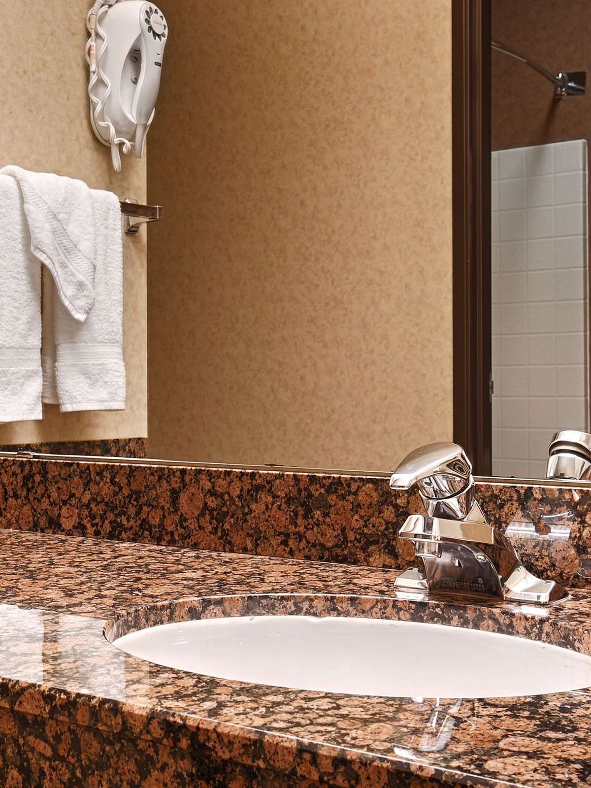 Hotel Best Western Plus Northwind Inn & Suites photo 3