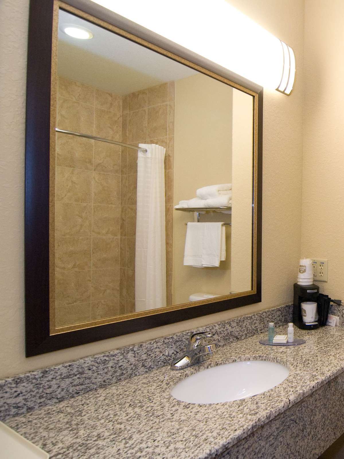 Hotel Best Western Bastrop Pines Inn photo 3