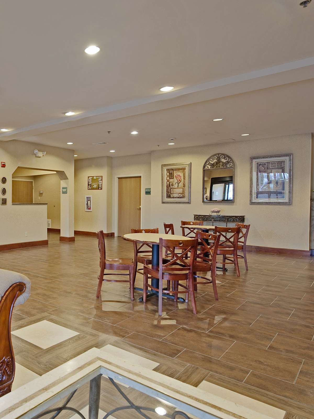 Hotel Best Western Plus Denton Inn & Suites photo 4