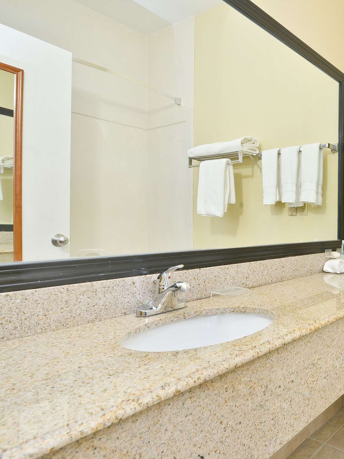 Hotel Best Western Plus North Houston Inn & Suites photo 3