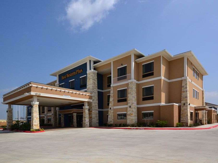 Best Western Plus Lytle Inn & Suites
