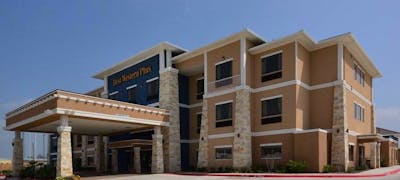 Best Western Plus Lytle Inn & Suites