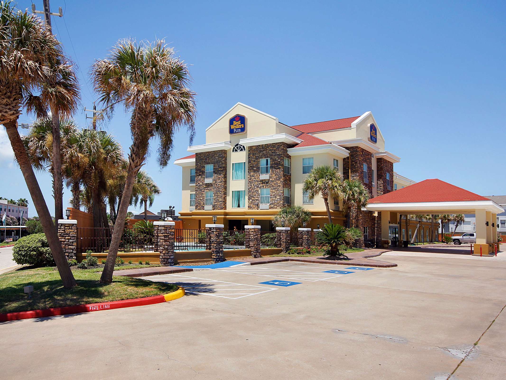 Best Western Plus Seawall Inn & Suites by the Beach