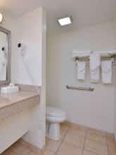 Hotel Best Western Plus Holiday Sands Inn & Suites photo 3
