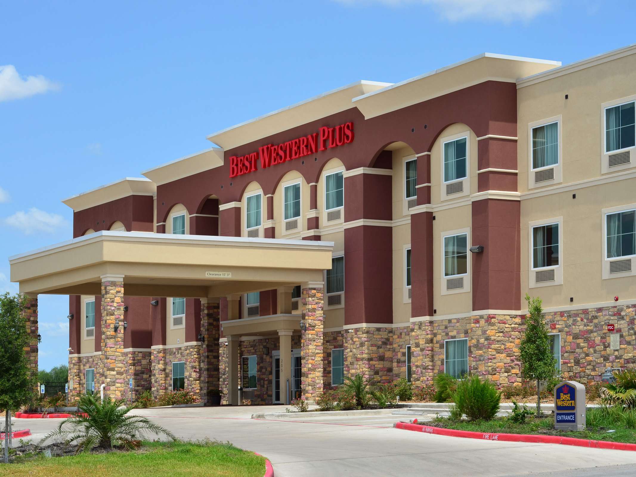 Best Western Plus Kenedy Inn