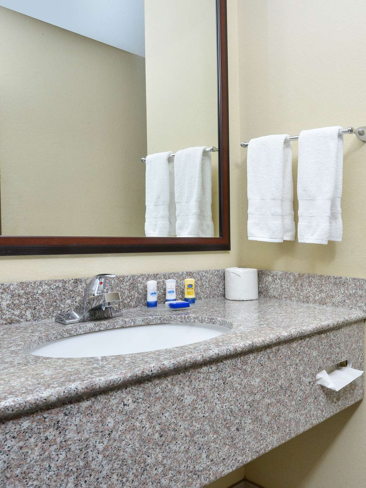 Hotel Best Western Plus Burleson Inn & Suites photo 3